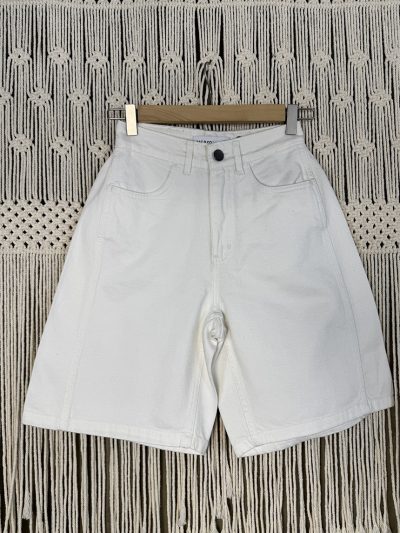 Amelia Bermuda White