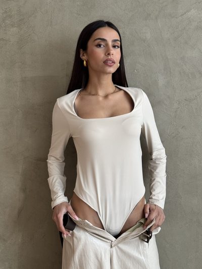 Κορμάκι με τετράγωνο μπούστο